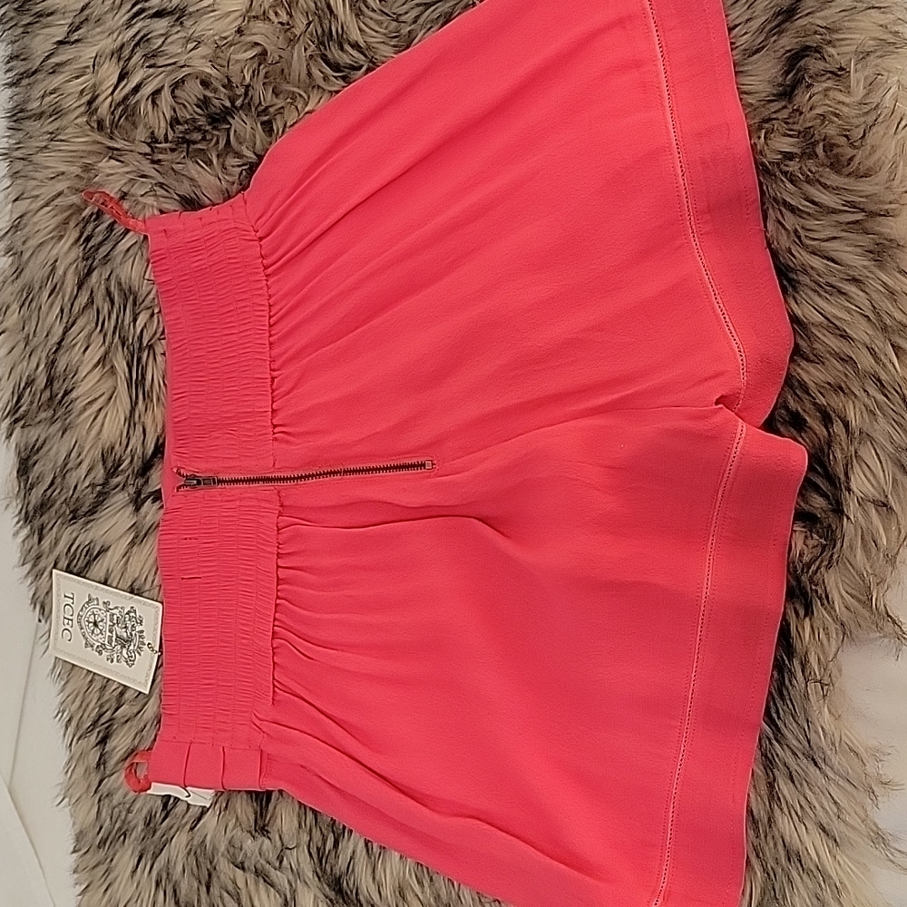 Shorts - Picture 2 of 6